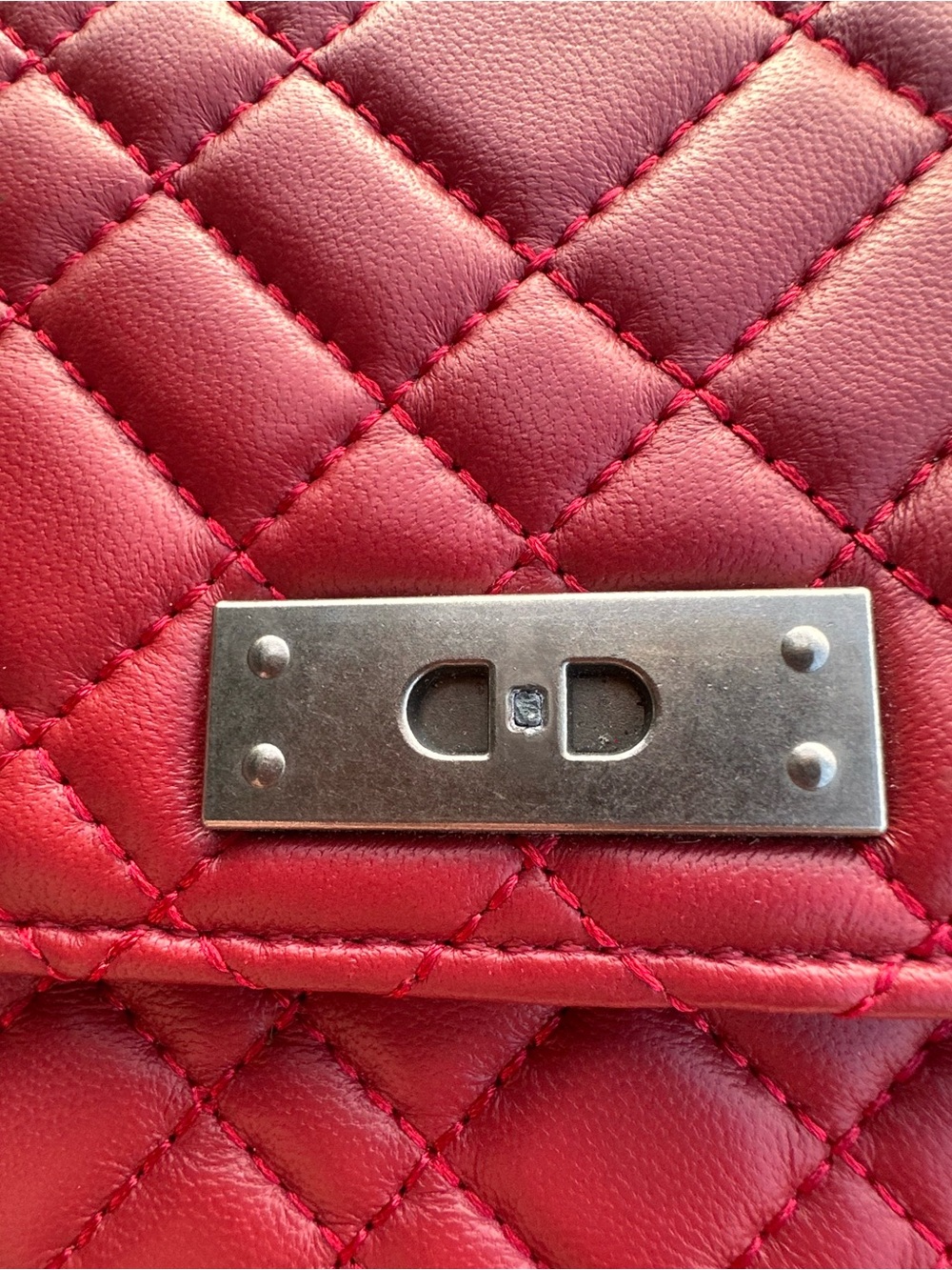 Kurt Geiger red clutch with broken lock ring - Picture 3 of 5